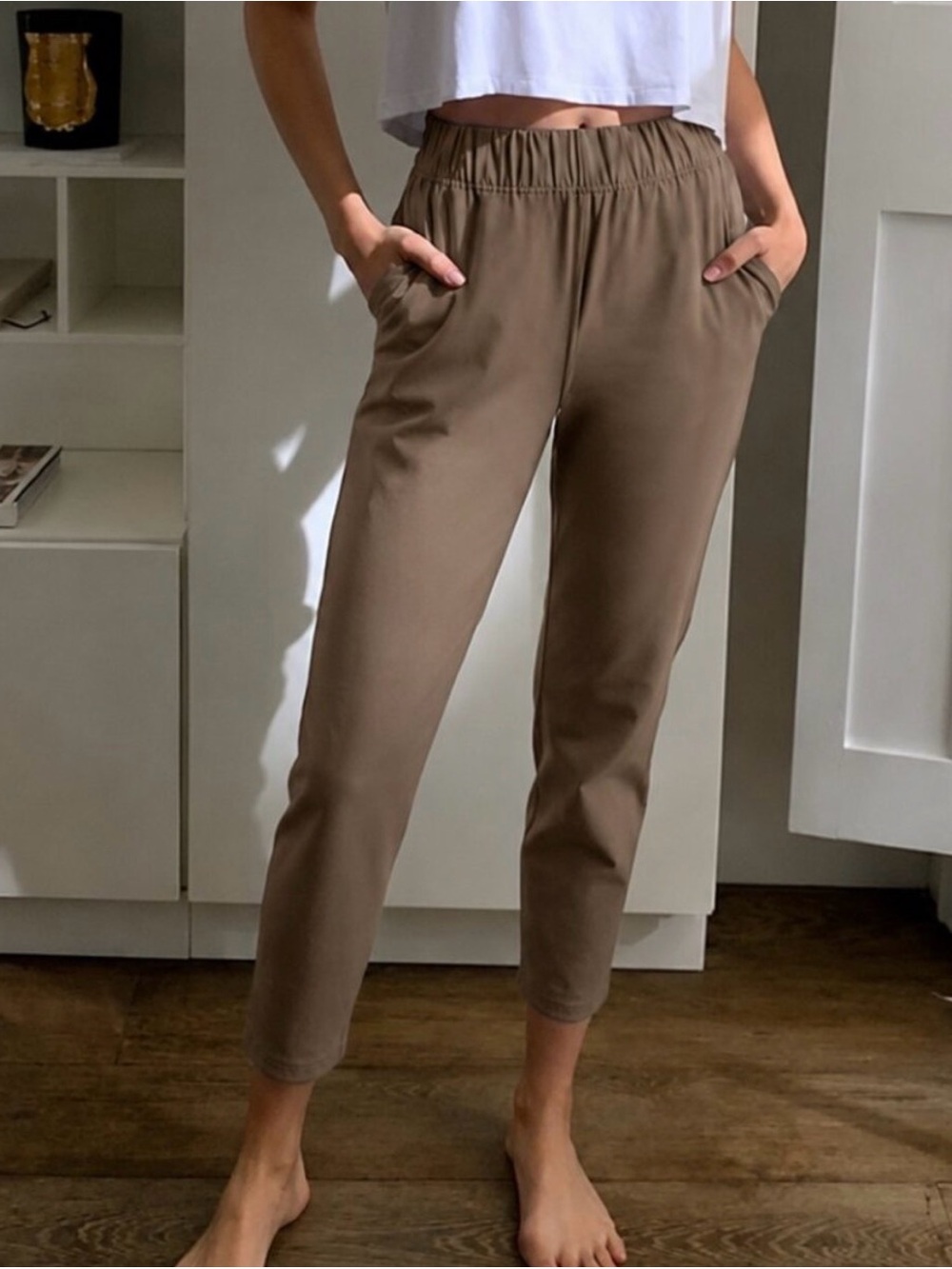 ARITZIA - The Group Babaton Weekender Slim Pant- Deep taupe- M